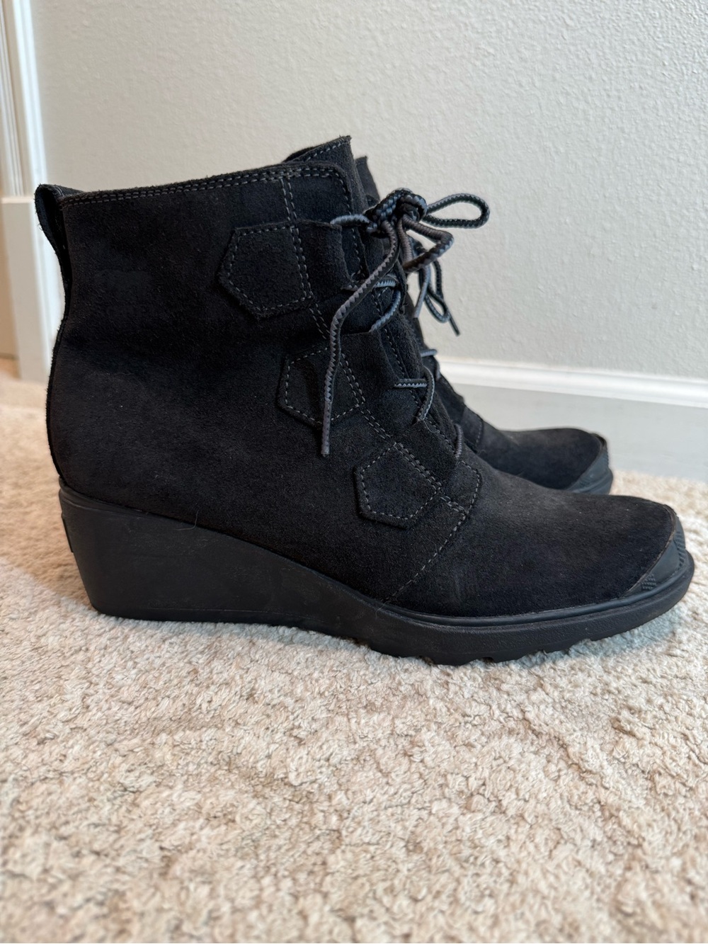SOREL Toronto Lace Wedge Boots in black Suede Leather Size 9